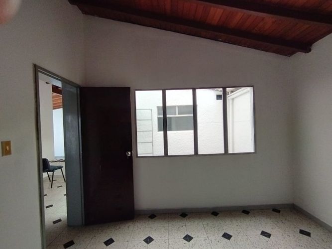 Oficina en arriendo en Lorena, Medellín, 300 m² · foto 4 de 17