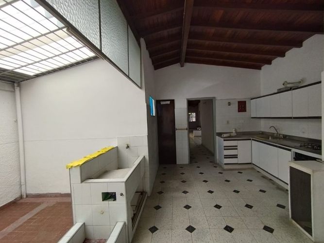 Oficina en arriendo en Lorena, Medellín, 300 m² · foto 16 de 17