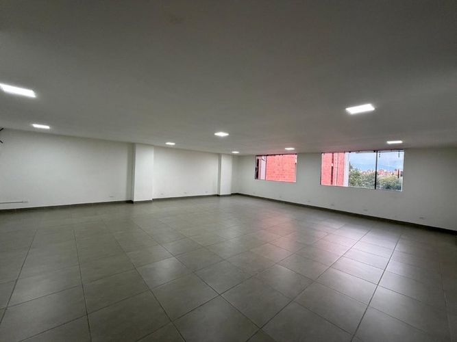 Oficina en arriendo en Suramericana, Medellín, 100 m² · foto 2 de 8