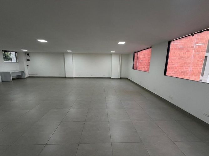Oficina en arriendo en Suramericana, Medellín, 100 m² · foto 3 de 8