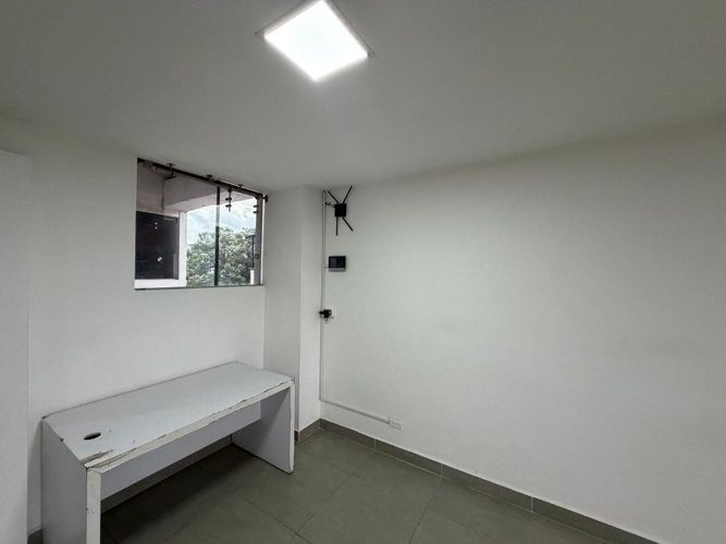 Oficina en arriendo en Suramericana, Medellín, 100 m² · foto 5 de 8