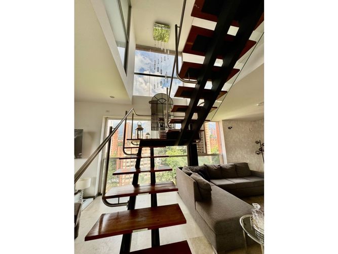 Apartamento de 2 alcobas en venta en El Poblado, Medellín, 207 m² · foto 2 de 24