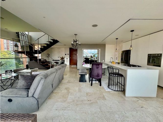 Apartamento de 2 alcobas en venta en El Poblado, Medellín, 207 m² · foto 4 de 24