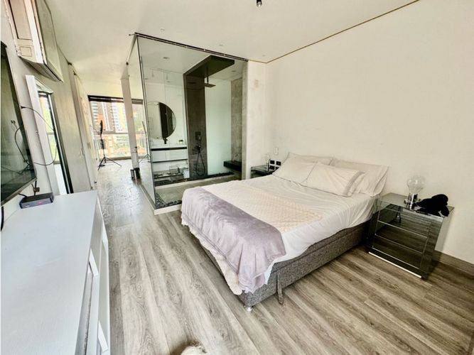 Apartamento de 2 alcobas en venta en El Poblado, Medellín, 207 m² · foto 9 de 24