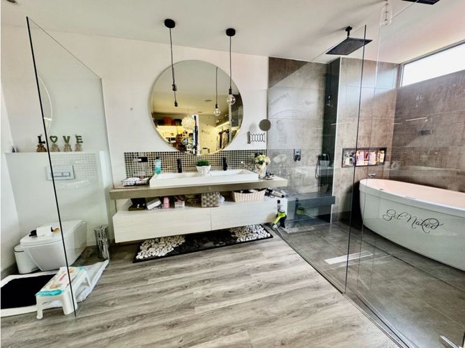 Apartamento de 2 alcobas en venta en El Poblado, Medellín, 207 m² · foto 14 de 24