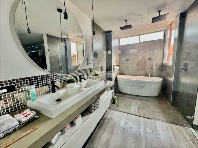 Apartamento de 2 alcobas en venta en El Poblado, Medellín, 207 m² · foto 15 de 24