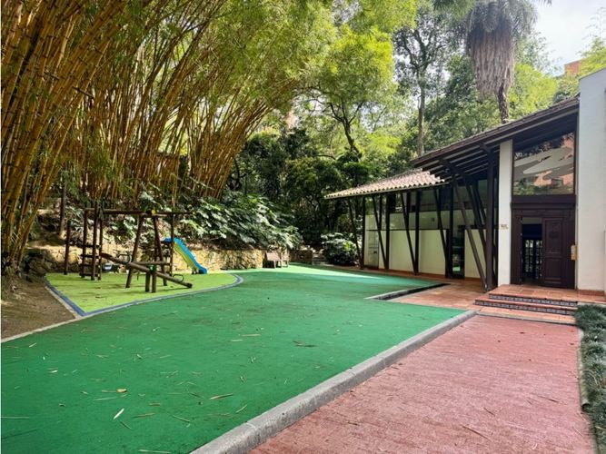 Apartamento de 2 alcobas en venta en El Poblado, Medellín, 207 m² · foto 19 de 24