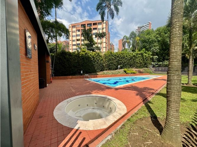Apartamento de 2 alcobas en venta en El Poblado, Medellín, 207 m² · foto 21 de 24