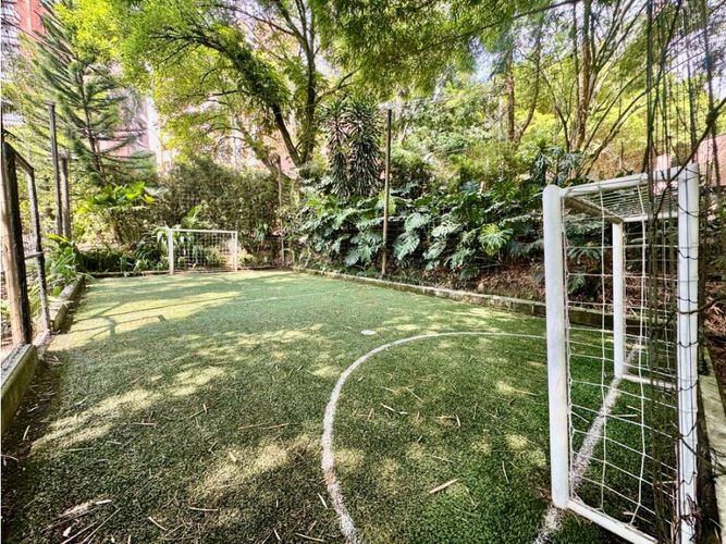Apartamento de 2 alcobas en venta en El Poblado, Medellín, 207 m² · foto 22 de 24