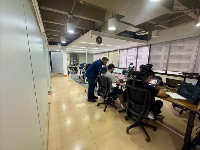 Oficina en venta en Milla De Oro, Medellín, 130 m² · foto 2 de 16
