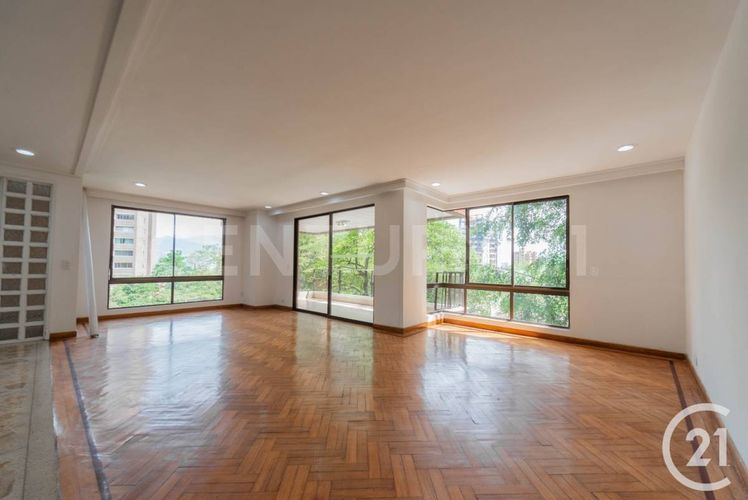 Apartamento de 3 alcobas en venta en Alejandría, Medellín, 197 m² · foto 2 de 20