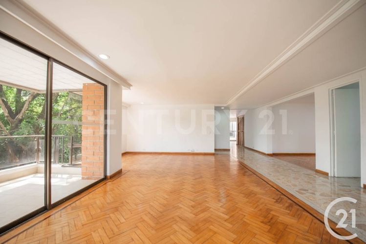 Apartamento de 3 alcobas en venta en Alejandría, Medellín, 197 m² · foto 3 de 20