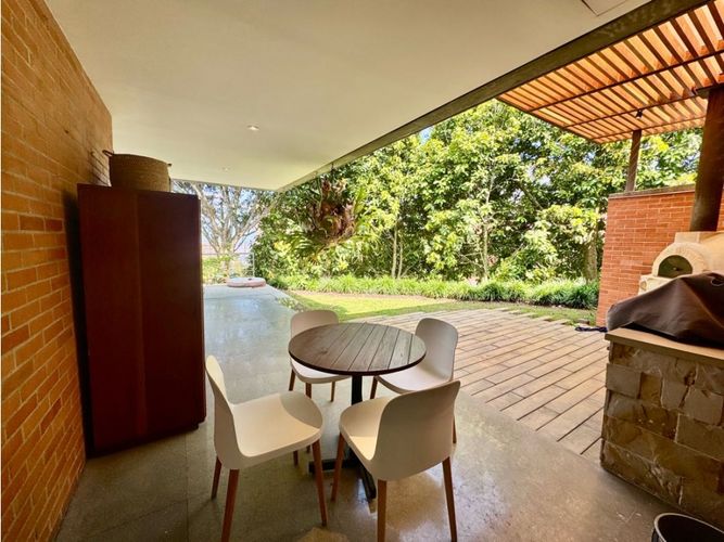 Casa de 2 alcobas en venta en El Poblado, Medellín, 500 m² · foto 3 de 24