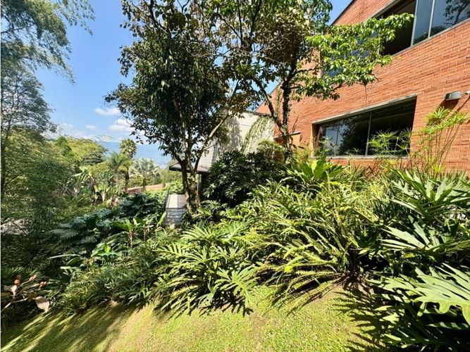 Casa de 2 alcobas en venta en El Poblado, Medellín, 500 m² · foto 23 de 24
