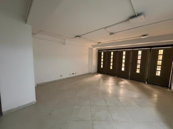 Oficina en arriendo en Florida Nueva, Medellín, 180 m² · foto 2 de 11