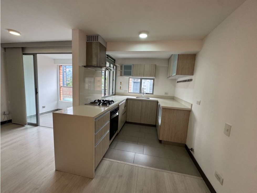 Apartamento en arriendo en Loma De Las Brujas, Envigado · foto 2 de 21