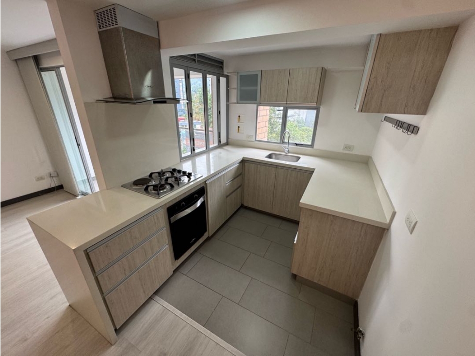 Apartamento en arriendo en Loma De Las Brujas, Envigado · foto 3 de 21