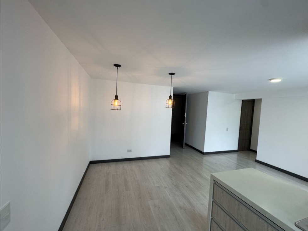 Apartamento en arriendo en Loma De Las Brujas, Envigado · foto 4 de 21