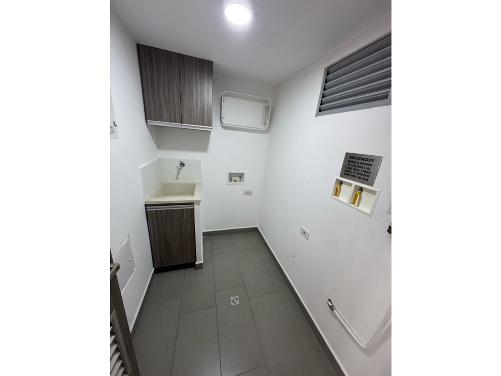 Apartamento en arriendo en Loma De Las Brujas, Envigado · foto 9 de 21