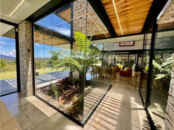 Casa de 3 alcobas en venta en Las Palmas, Envigado, 450 m² · foto 2 de 24