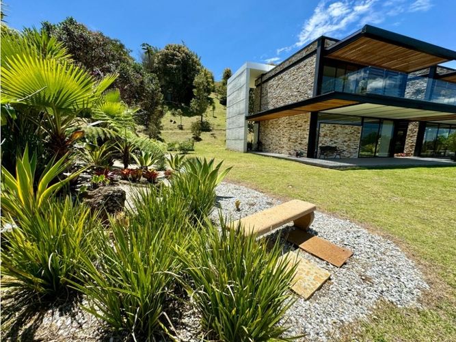 Casa de 3 alcobas en venta en Las Palmas, Envigado, 450 m² · foto 13 de 24