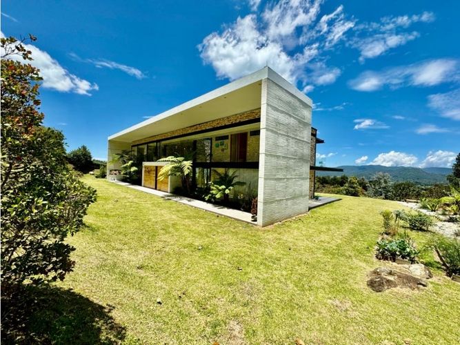 Casa de 3 alcobas en venta en Las Palmas, Envigado, 450 m² · foto 18 de 24
