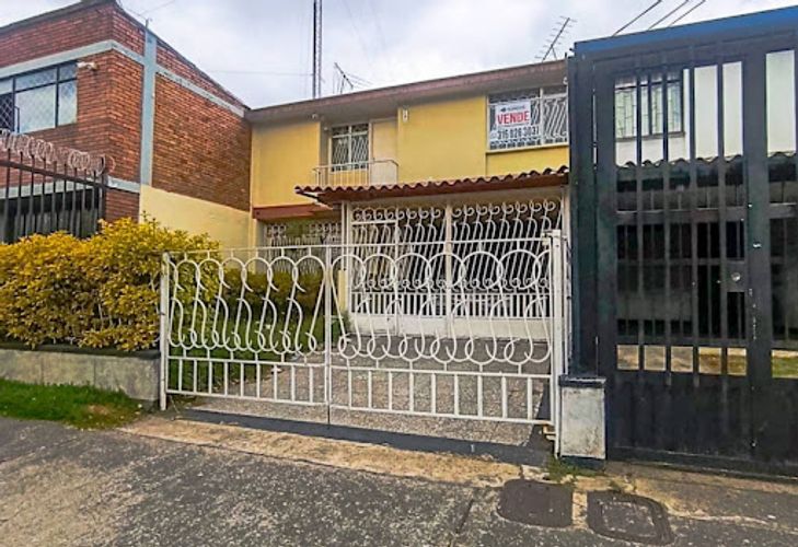 Casa en venta en Los Alcazares, Bogotá · foto 2 de 16