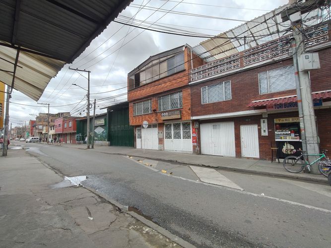 Casa en venta en El Carmen Fontibon, Bogotá · foto 3 de 24