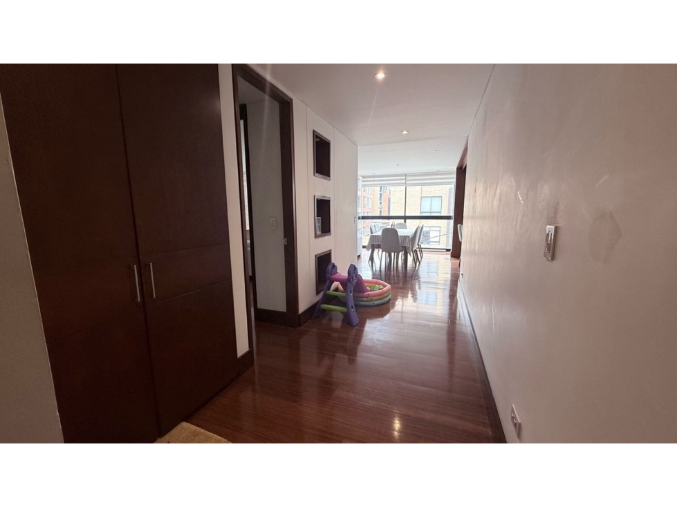 Apartamento en venta en Santa Barbara Occidental, Bogotá · foto 5 de 18