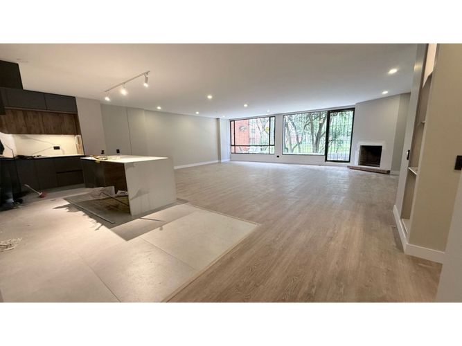 Apartamento en venta en Santa Barbara Occidental, Bogotá · foto 2 de 19
