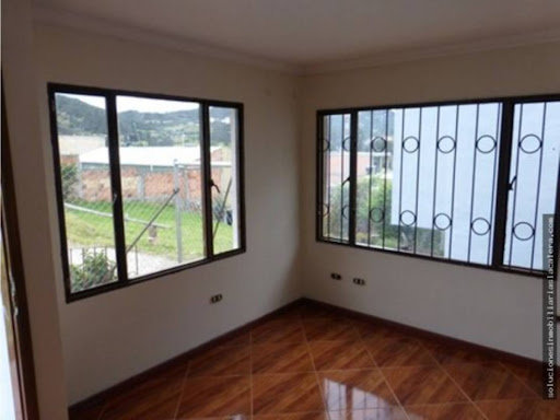 Casa en venta en El Jardin, La Calera · foto 3 de 24