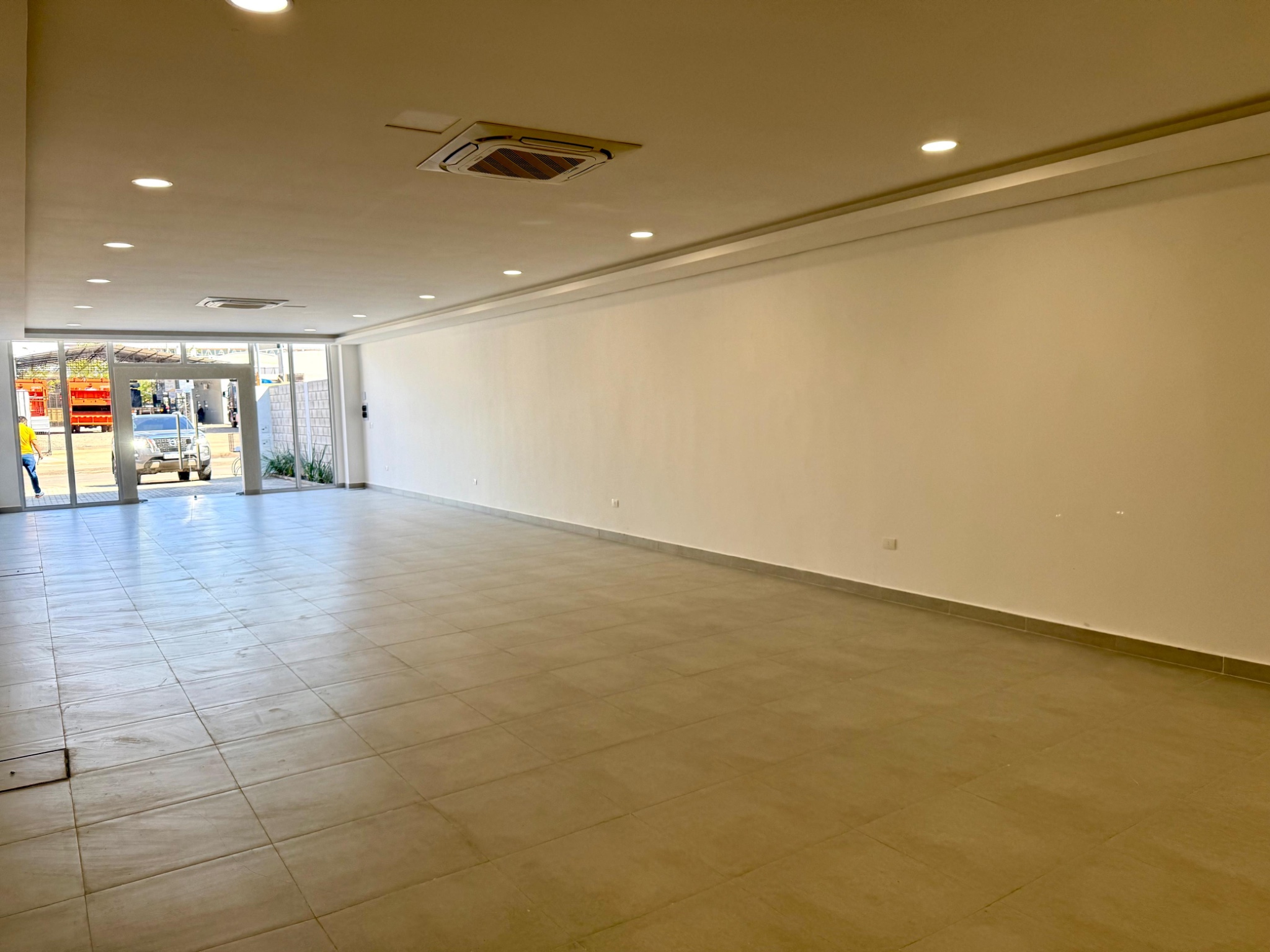 Alquilo Local Comercial - Mariano Roque Alonso — foto 2