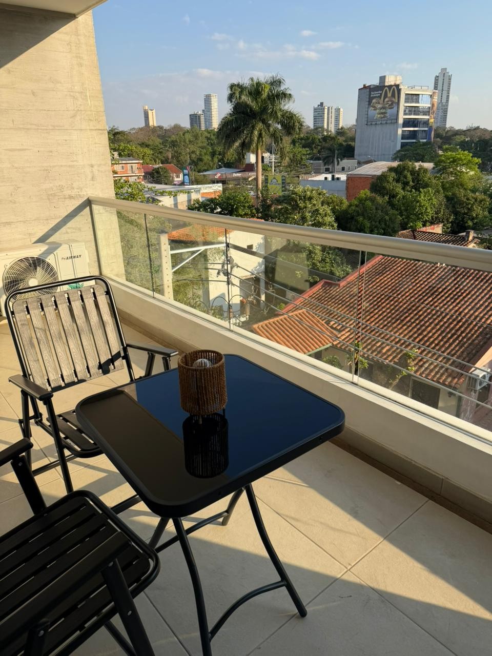HERMOSO DEPARTAMENTO RECIEN AMOBLADO Y EQUIPADO 100% CON EXCELENTE BALCON CON PARRILLA Y COCHERA, A PASOS DEL SHOPPING DEL SOL!!! — foto 3