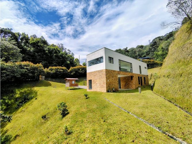 Casa de 3 alcobas en venta en Loma Del Escobero, El Retiro, 330 m² · foto 2 de 20
