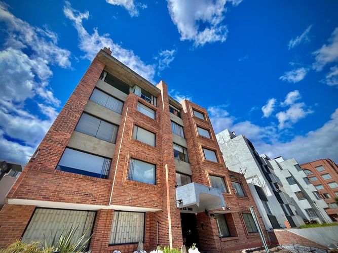 Apartamento de 2 alcobas en venta en Santa Barbara, Bogotá, 75 m² · foto 3 de 19