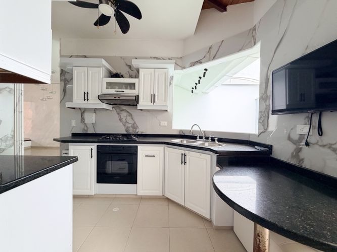 Casa de 4 alcobas en venta en Lagos Del Cacique, Bucaramanga, 230 m² · foto 13 de 24