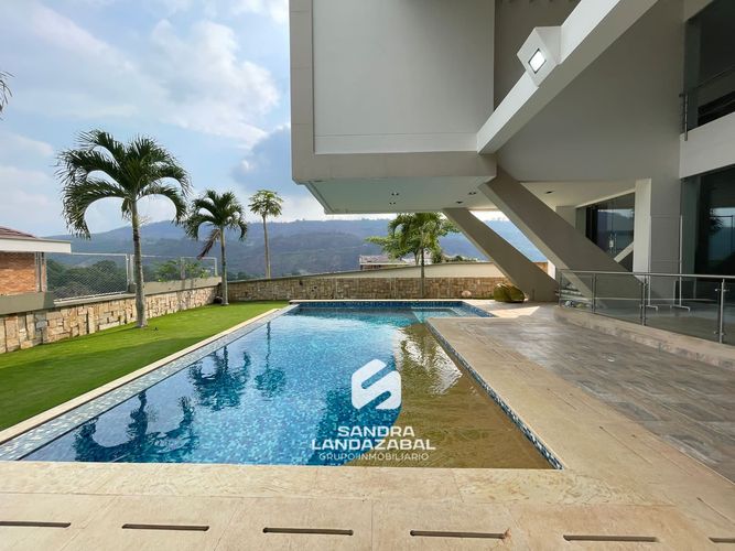Casa de 5 alcobas en venta en Terrazas De Menzuli, Piedecuesta, 820 m² · foto 2 de 21