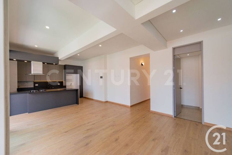 Apartamento de 3 alcobas en venta en Laureles, Medellín, 120 m² · foto 2 de 20