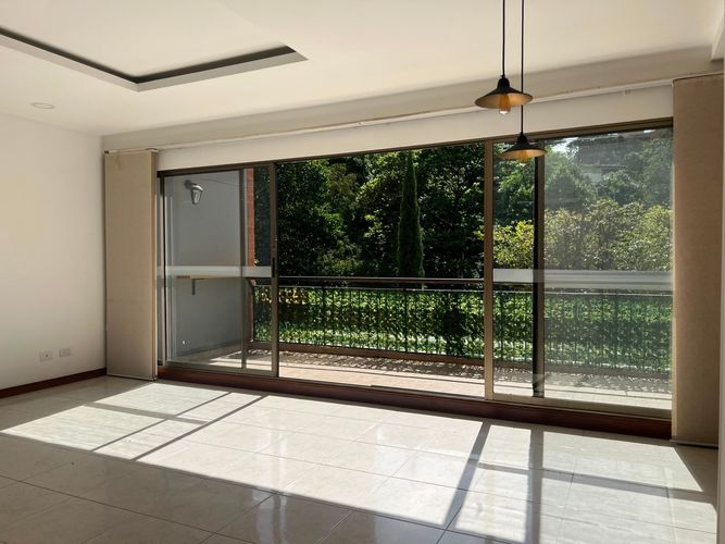 Apartamento de 3 alcobas en venta en Loma Benedictinos, Envigado, 161 m² · foto 2 de 18