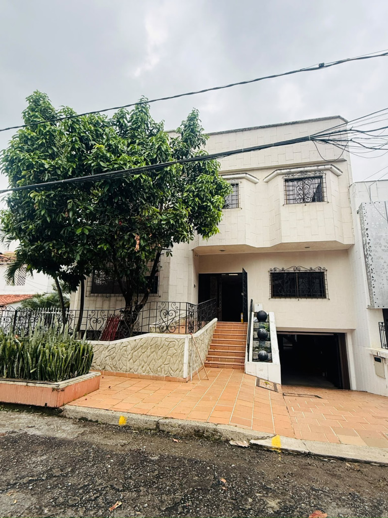 Casa en Arriendo en Ciudad jardin, Cali