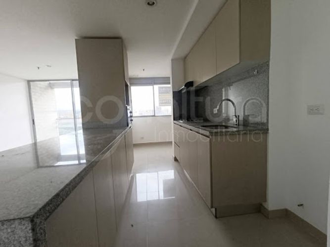 Apartamento de 2 alcobas en arriendo en Naranjal, Medellín, 77 m² · foto 4 de 14
