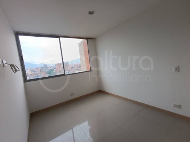 Apartamento de 2 alcobas en arriendo en Naranjal, Medellín, 77 m² · foto 7 de 14