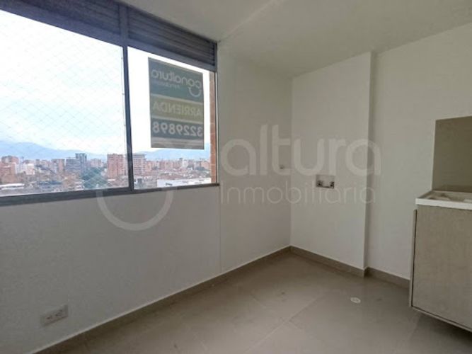Apartamento de 2 alcobas en arriendo en Naranjal, Medellín, 77 m² · foto 9 de 14