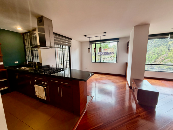 Apartamento de 3 alcobas en venta en Santa Paula, Bogotá, 137 m² · foto 2 de 21