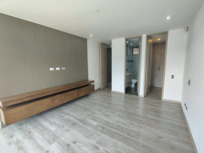 Apartamento de 2 alcobas en arriendo en El Poblado, Medellín, 102 m² · foto 10 de 18
