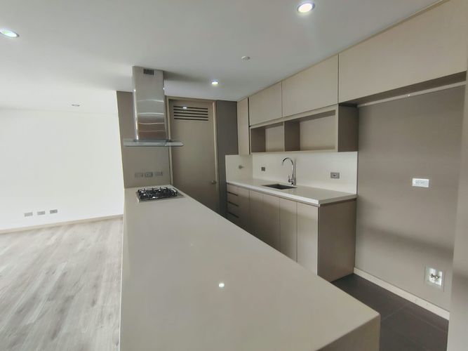 Apartamento de 2 alcobas en arriendo en El Poblado, Medellín, 102 m² · foto 4 de 18