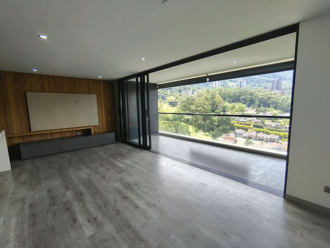 Apartamento de 2 alcobas en arriendo en El Poblado, Medellín, 102 m² · foto 2 de 18