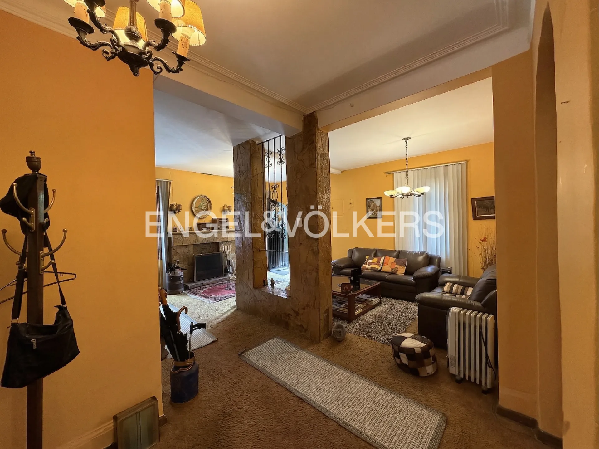 Casa en venta en Los Rosales, Bogotá · foto 2 de 13