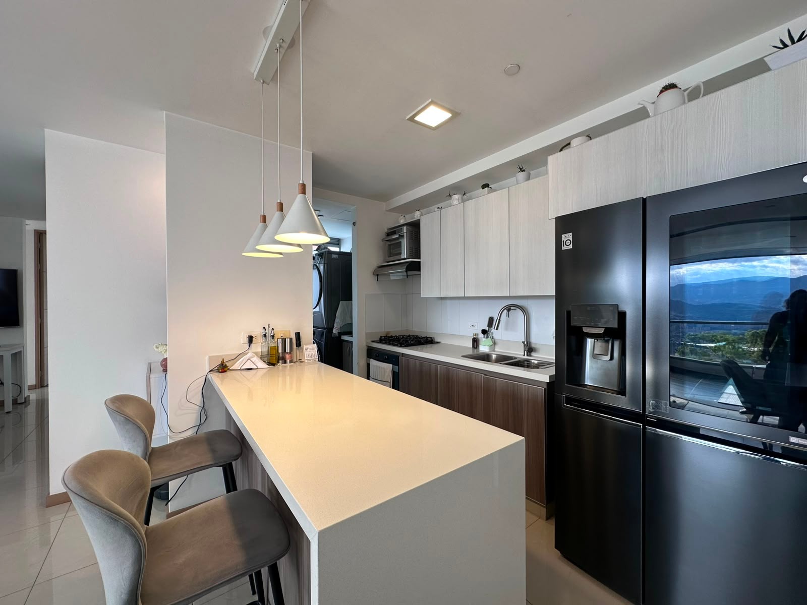 Apartamento en arriendo en El Poblado, Medellín · foto 3 de 19
