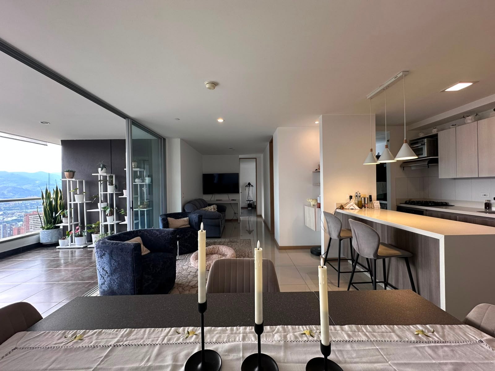 Apartamento en arriendo en El Poblado, Medellín · foto 2 de 19